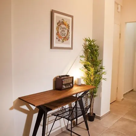 Comfy Modern Flat 2 Bedrooms 2 Bathrooms Apartment